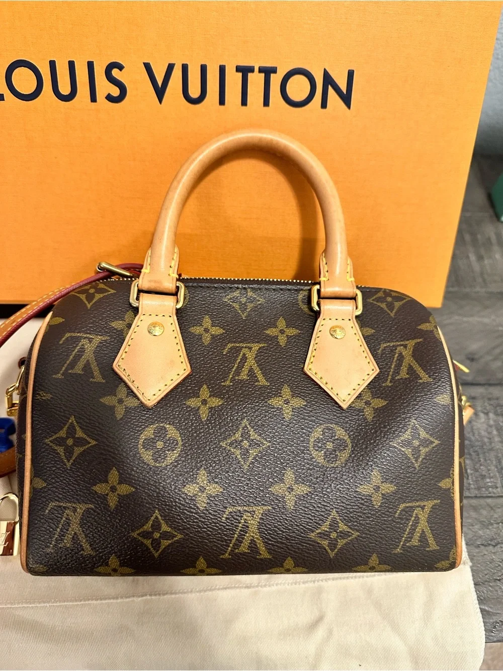 Louis Vuitton Monogram Canvas Speedy Bandoulière 20 - Picture 5 of 16
